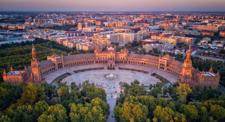 Panoramic view of the Plaza de Espana at dusk