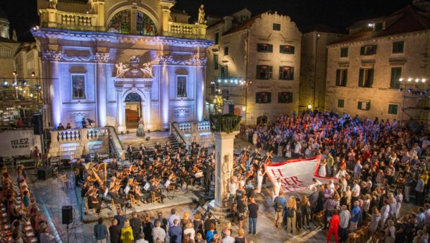Dubrovnik_Summer_Festival_In_The_Old_Town_with_singers_and_performances