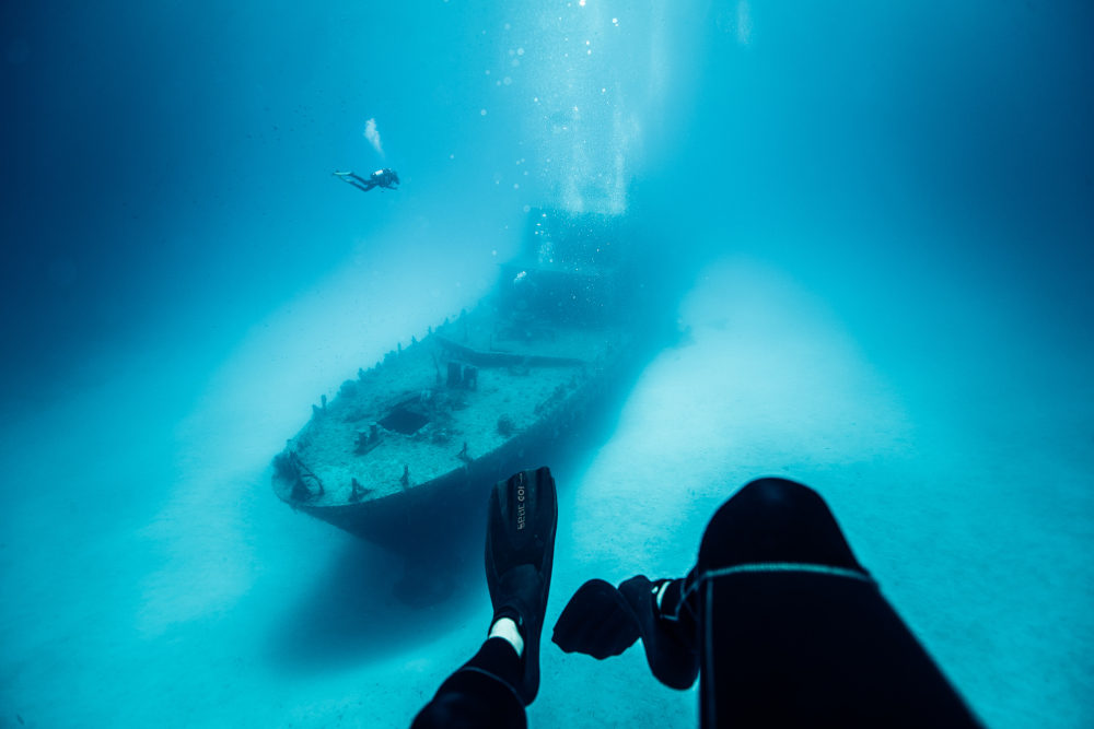 p31_diving_wreck_off_the_coast_of_malta_and_gozo_featuring_divers_feet
