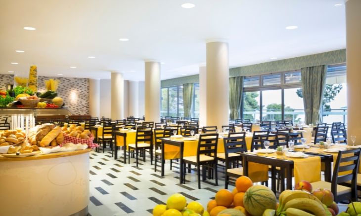 Hotel Aminess Grand Azur in Orebic (Croatia) | Broadway Travel